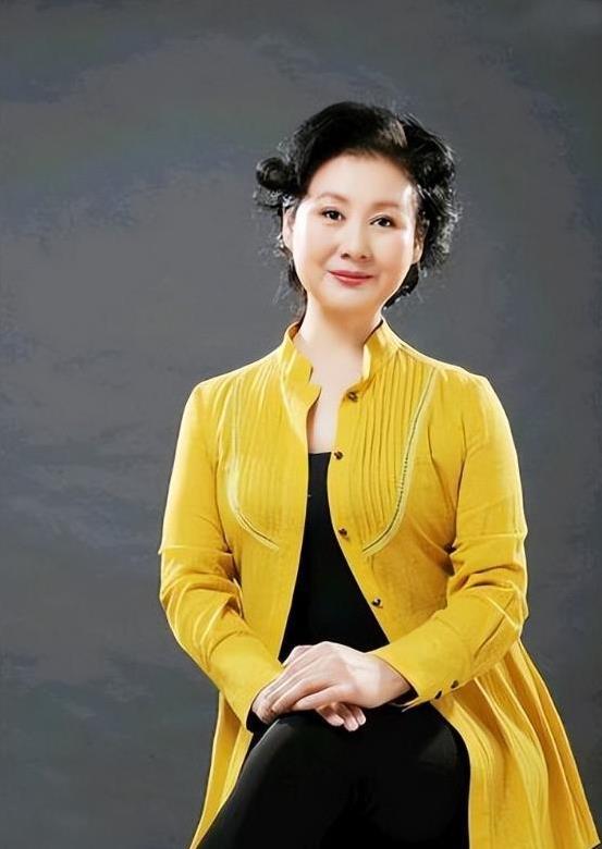 配资平台股票配资 春晚小品一姐火遍全国，痛失三位至亲，她如何笑着走下去？